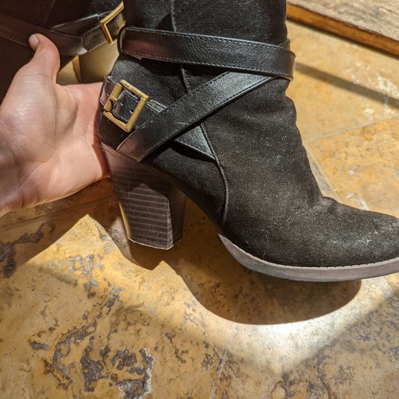 Cute Black Botties with Leather Strap and Buckle Size 8 - Picture 2 of 7